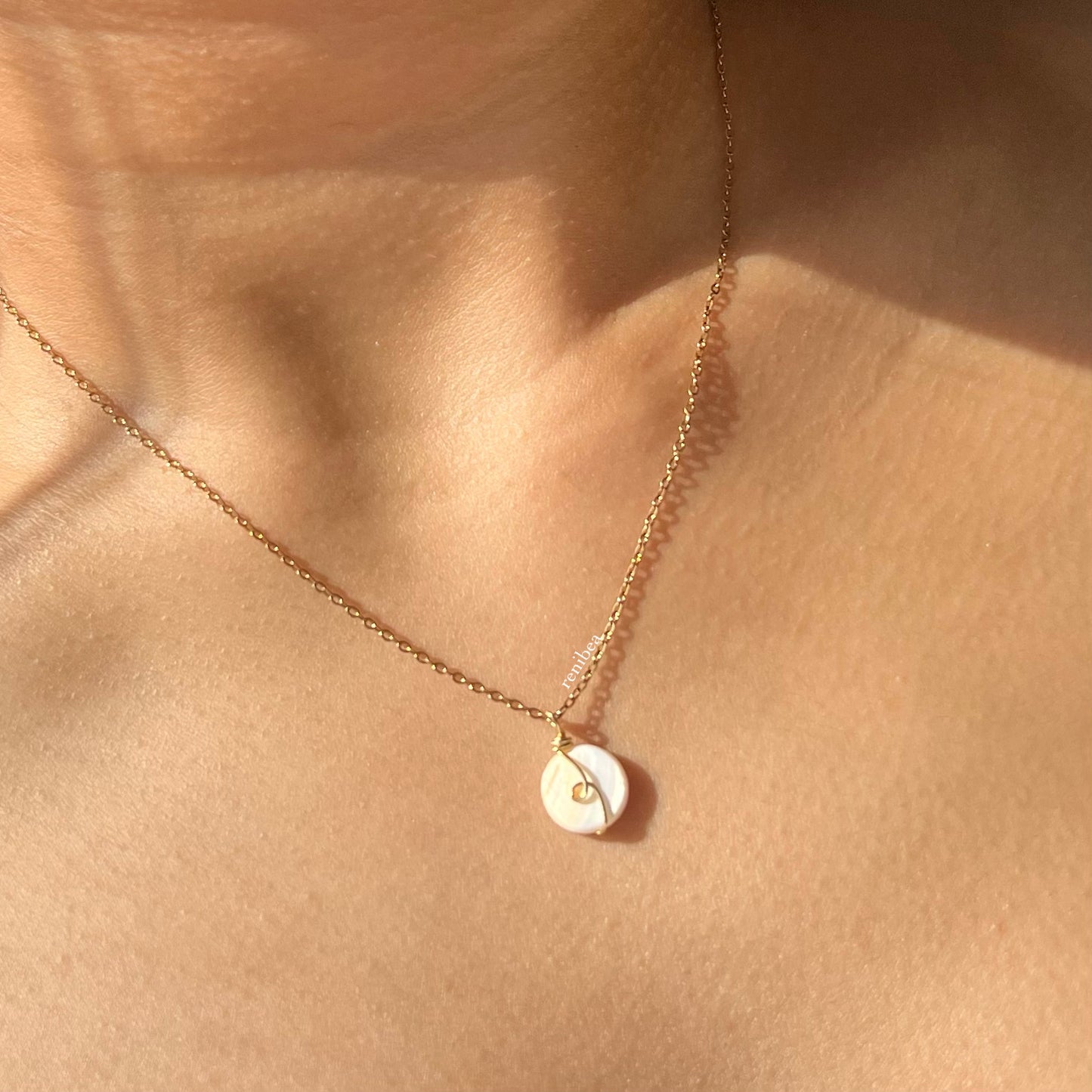 Looped Circle Shell Necklace