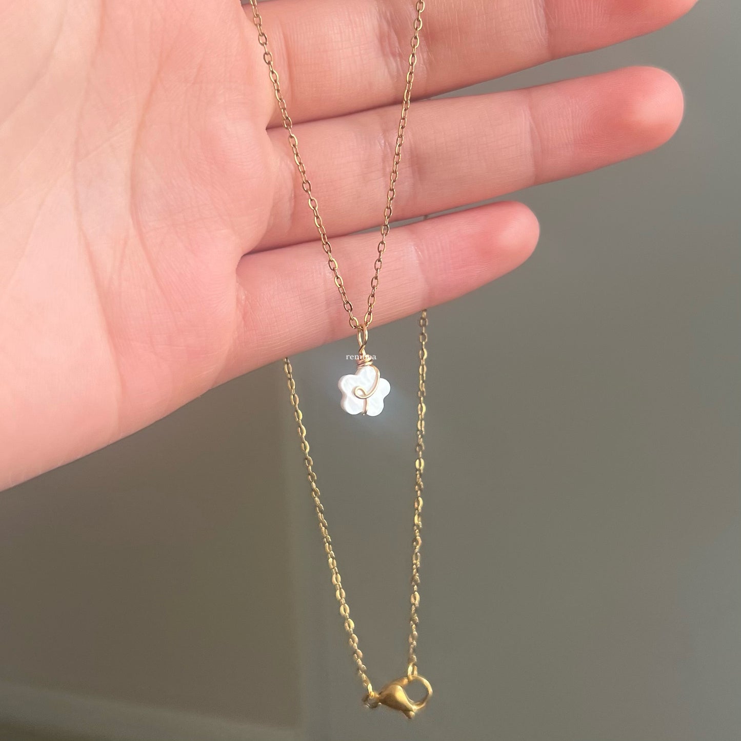 Looped Mini Flower Necklace