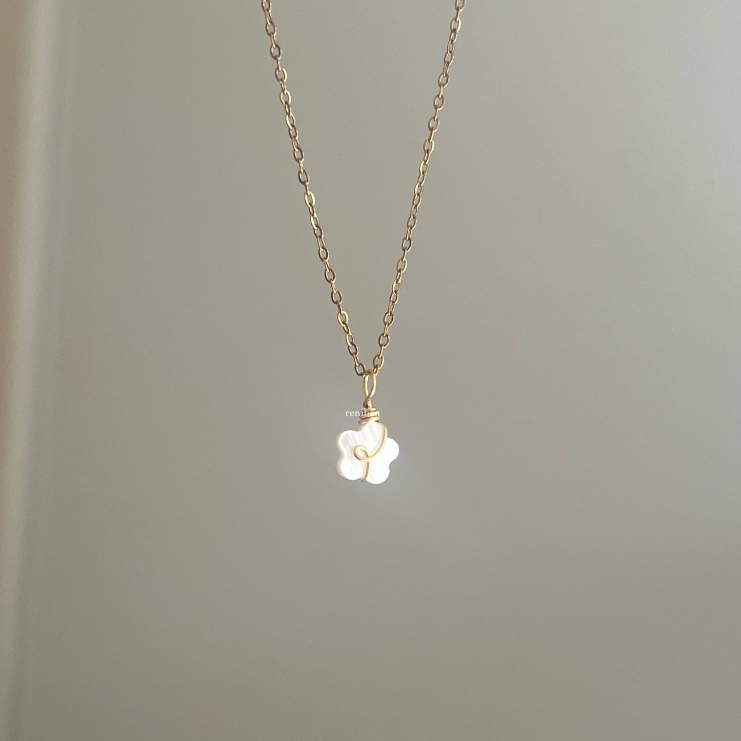 Looped Mini Flower Necklace