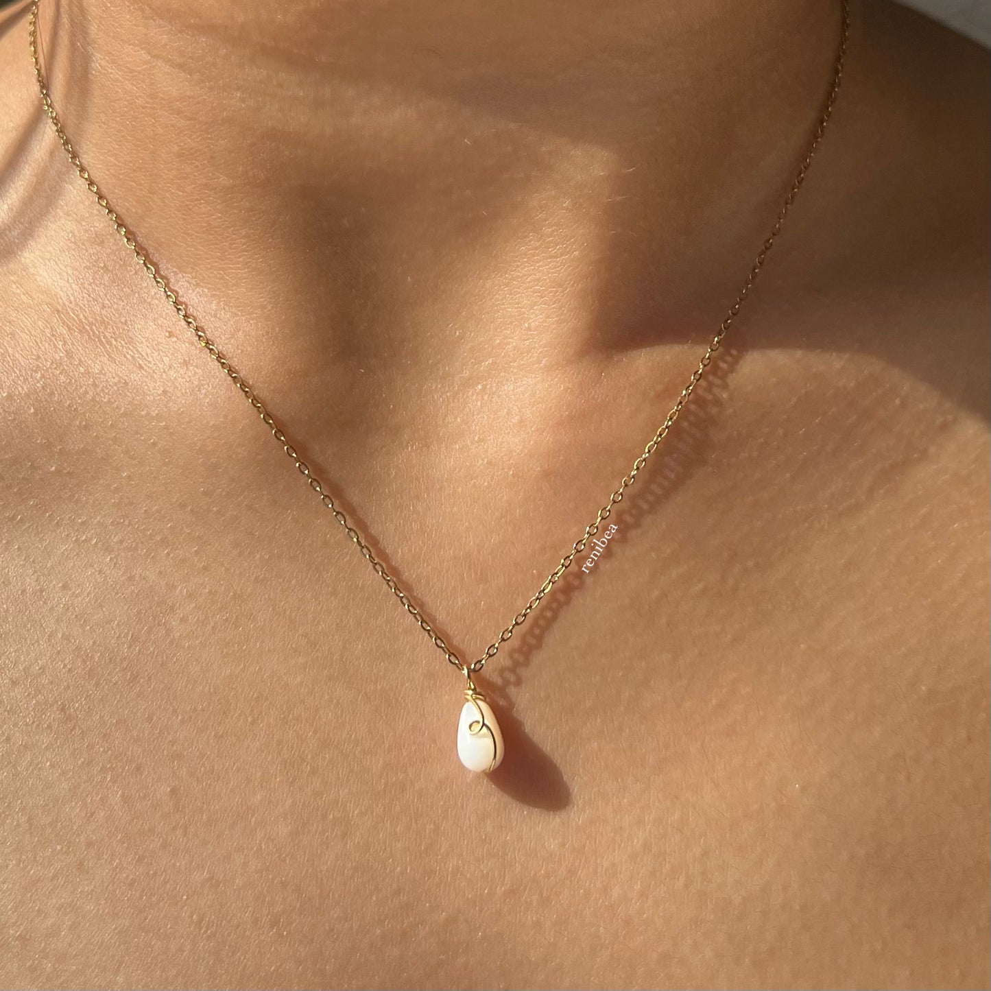 Gold Looped Raindrop Necklace