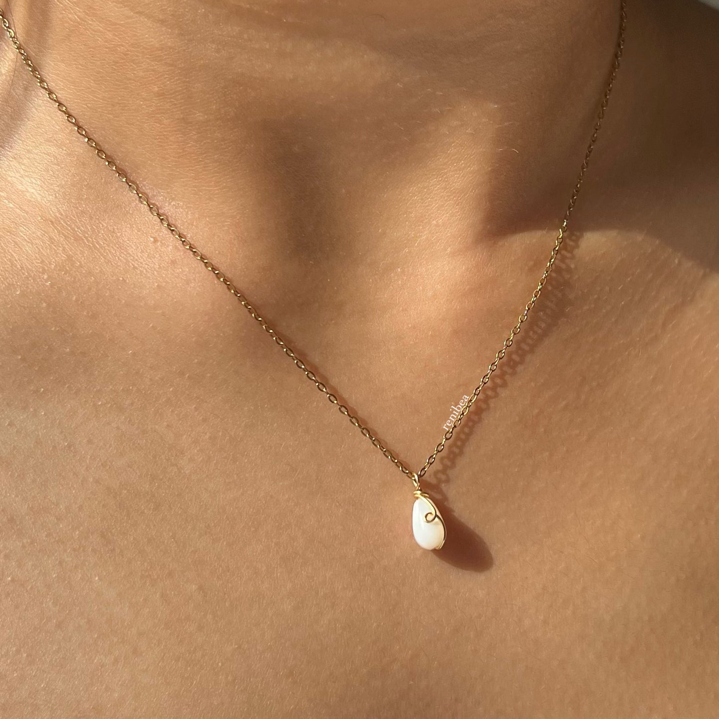 Gold Looped Raindrop Necklace